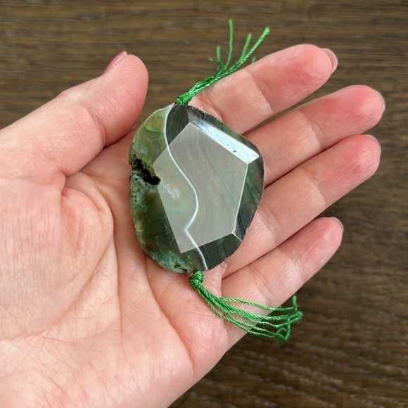 Natural Agathe green stone faceted,ap 2”x1 1/2”flat.Pocket stone,stress relief - Picture 9 of 10